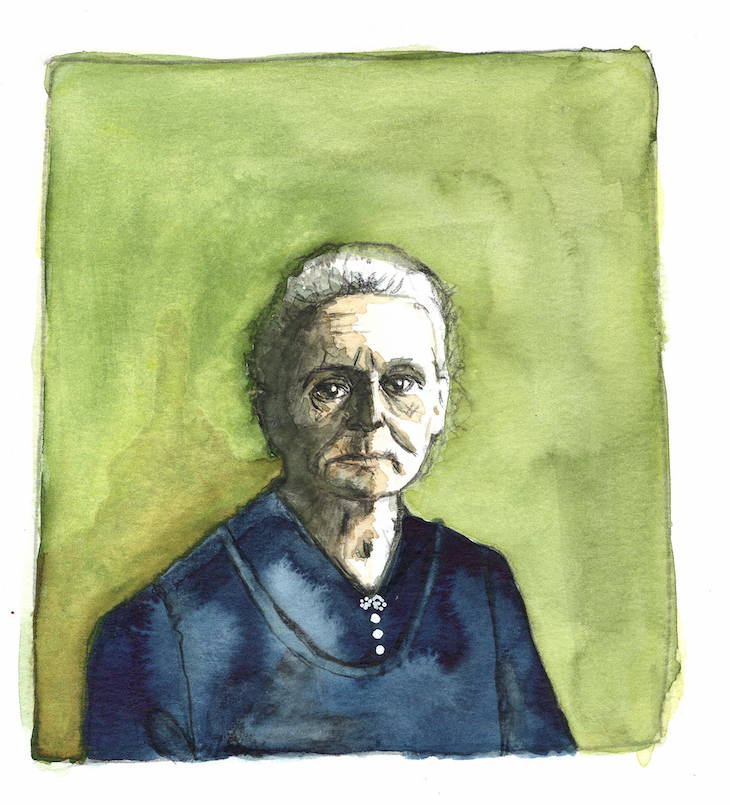 Aquarell-Porträt einer älteren Frau mit grauem Haar. Sie trägt eine dunkelblaue Bluse mit einem weissen Schmuckdetail am Kragen. Der Hintergrund ist in verschiedenen Grüntönen gehalten.